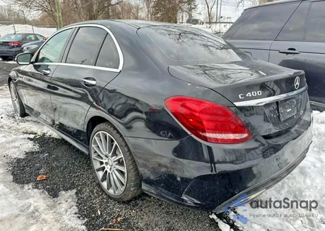 2015 Mercedes-Benz C 400 4Matic z USA, uszkodzony, nr VIN 55SWF6GBXFU027461